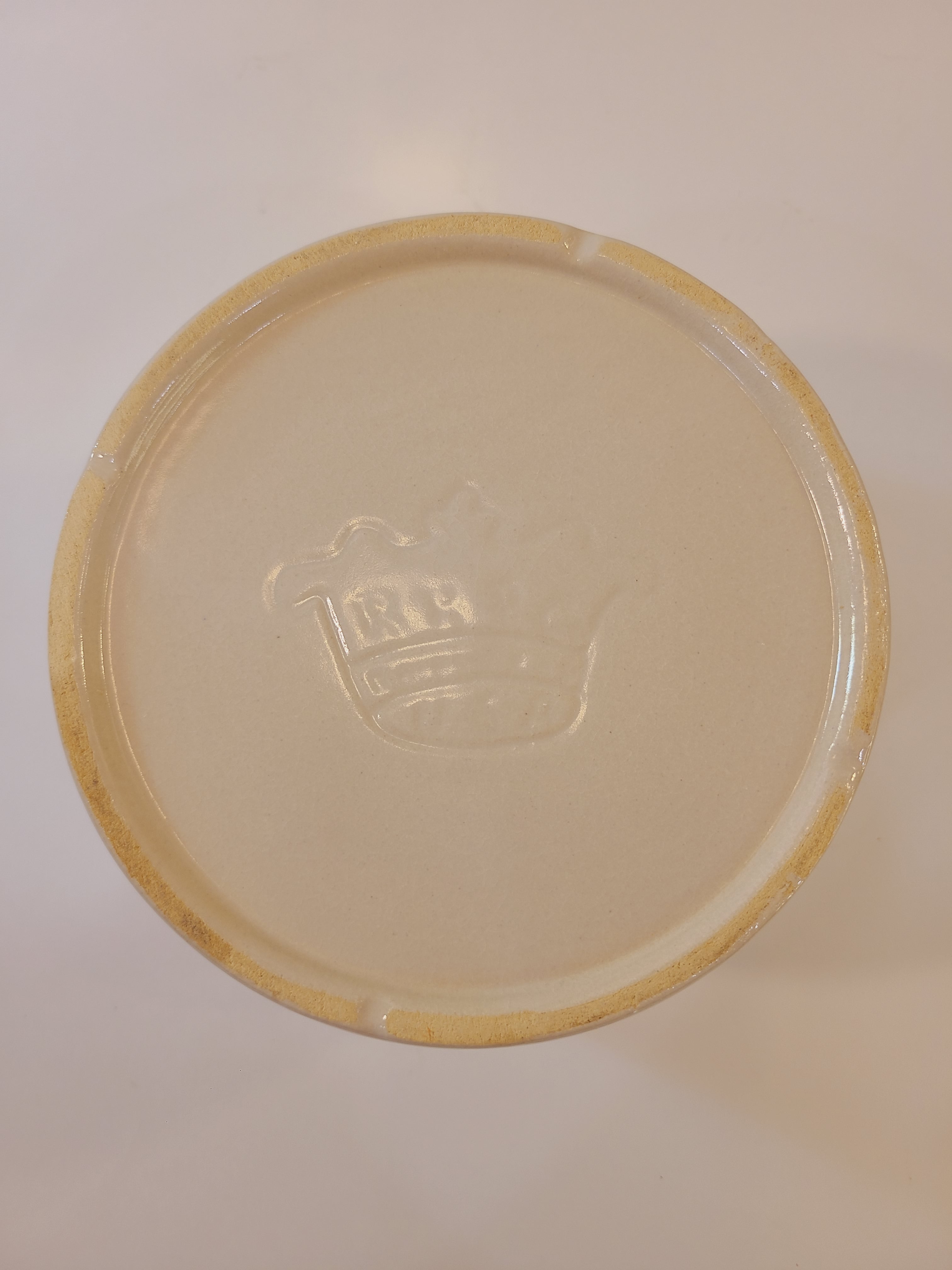 Bottom of vintage Robinson Ransbottom Pottery Off-white and Blue Crock showing makers mark.