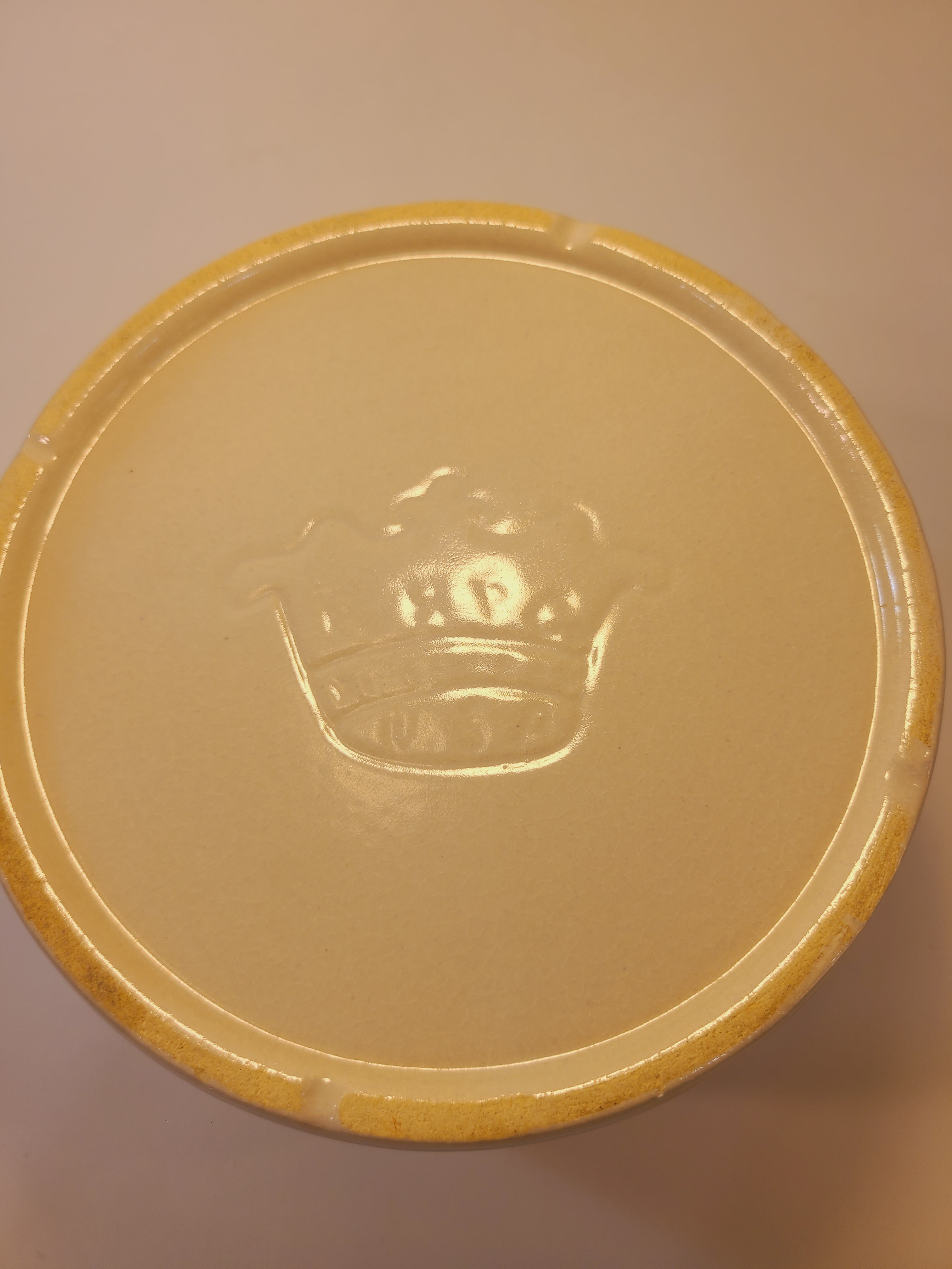 Bottom of vintage Robinson Ransbottom Pottery Off-white and Blue Crock.