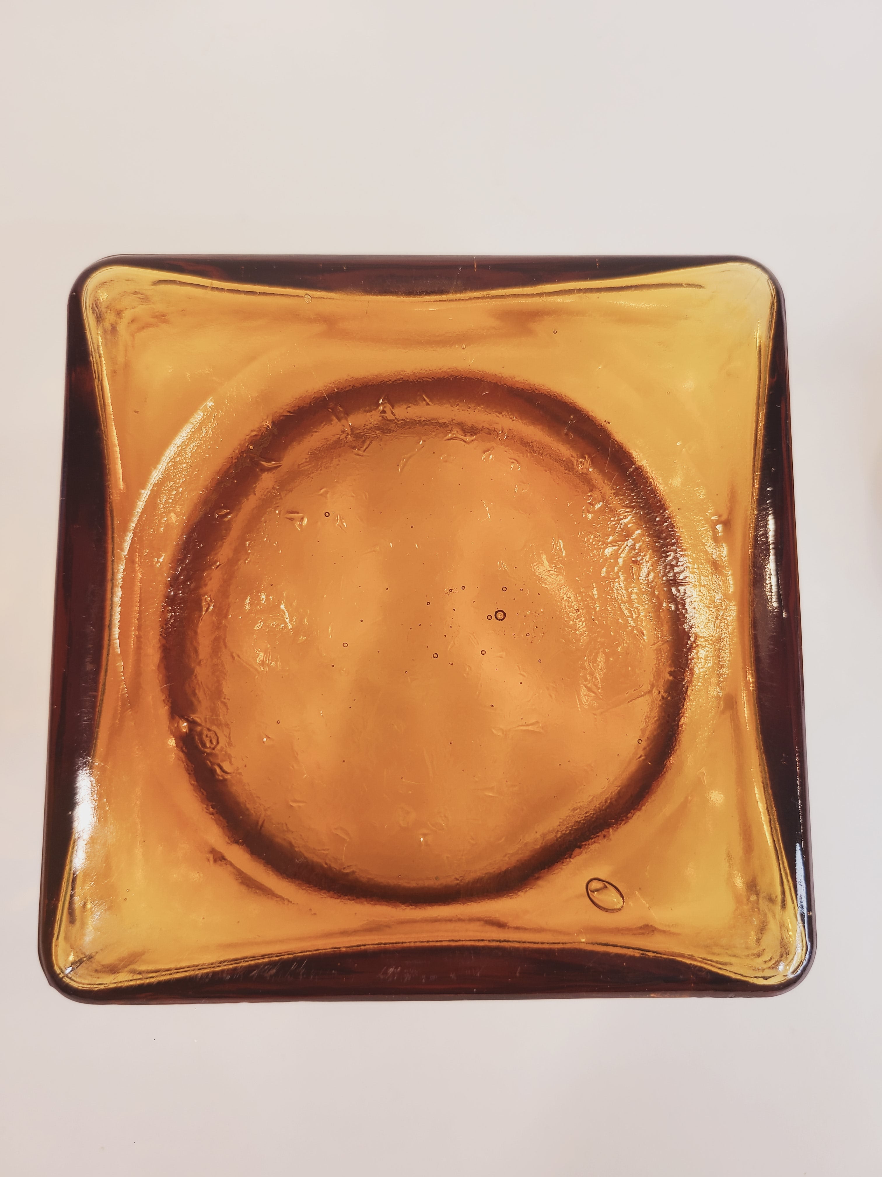 Bottom of Antique Dakota Square Amber Glass Apothecary Jar 1890s with lid