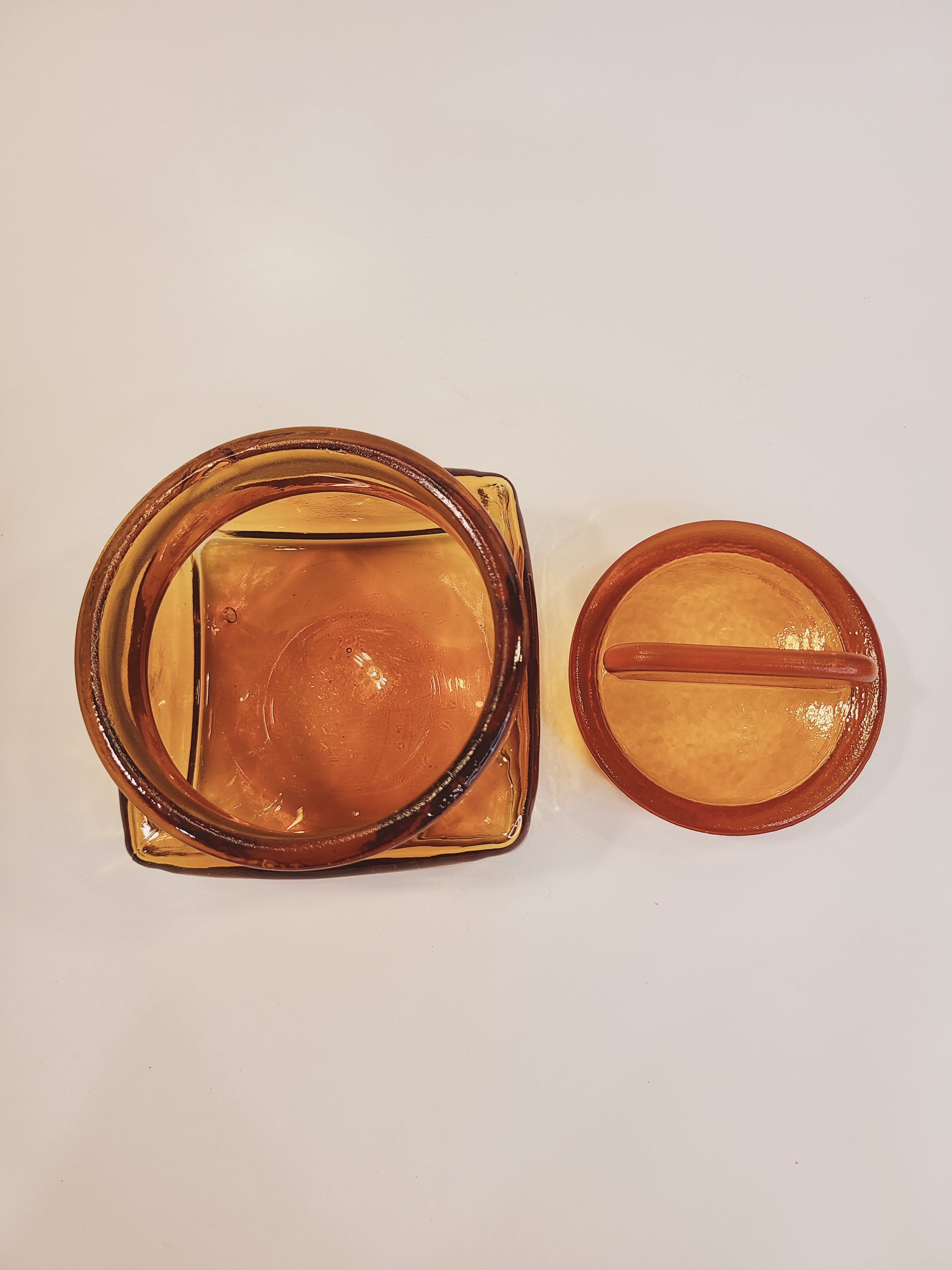 Top view of Antique Dakota Square Amber Glass Apothecary Jar 1890s with lid