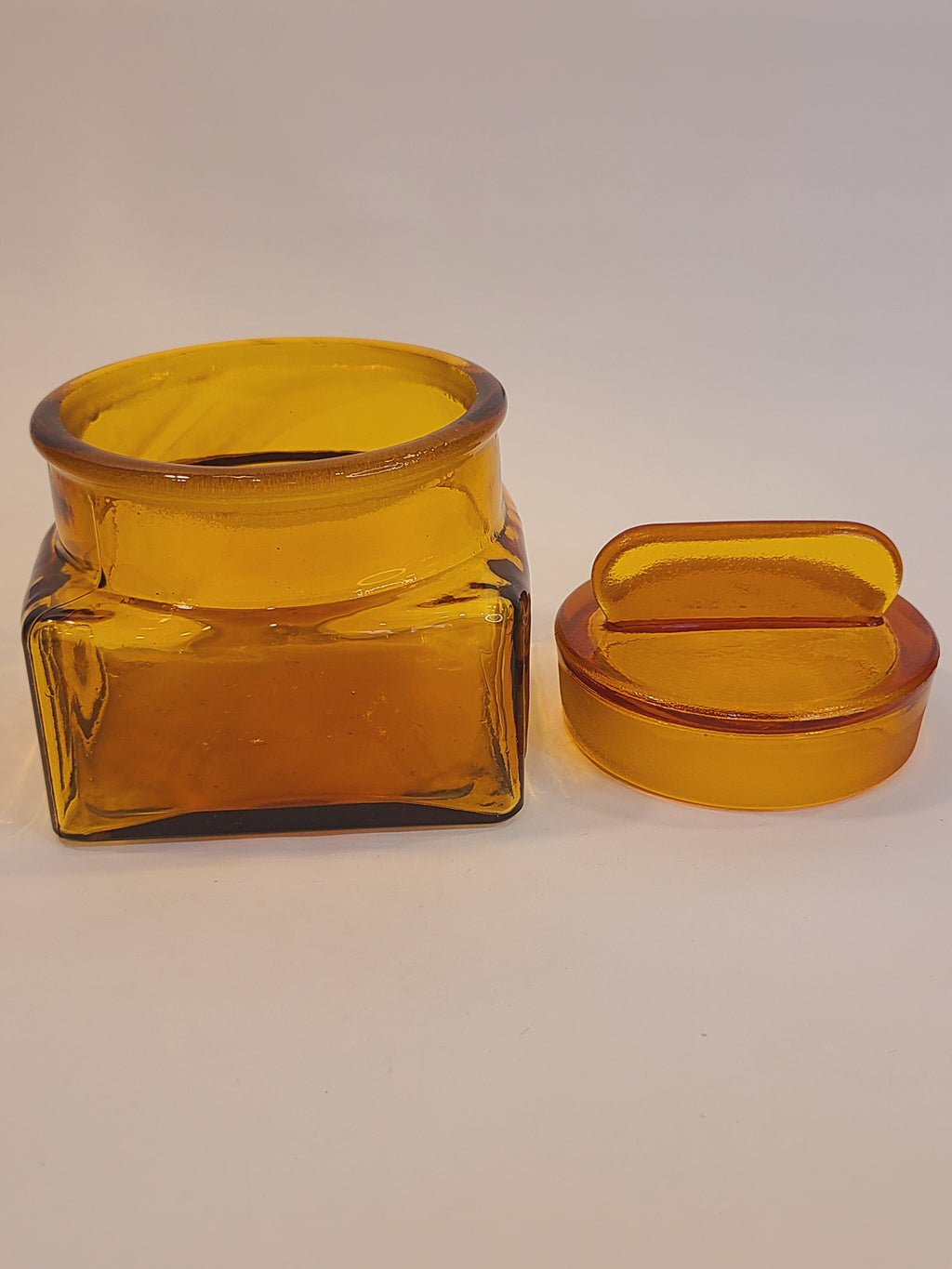 Antique Dakota Square Amber Glass Apothecary Jar 1890s with lid off to the side