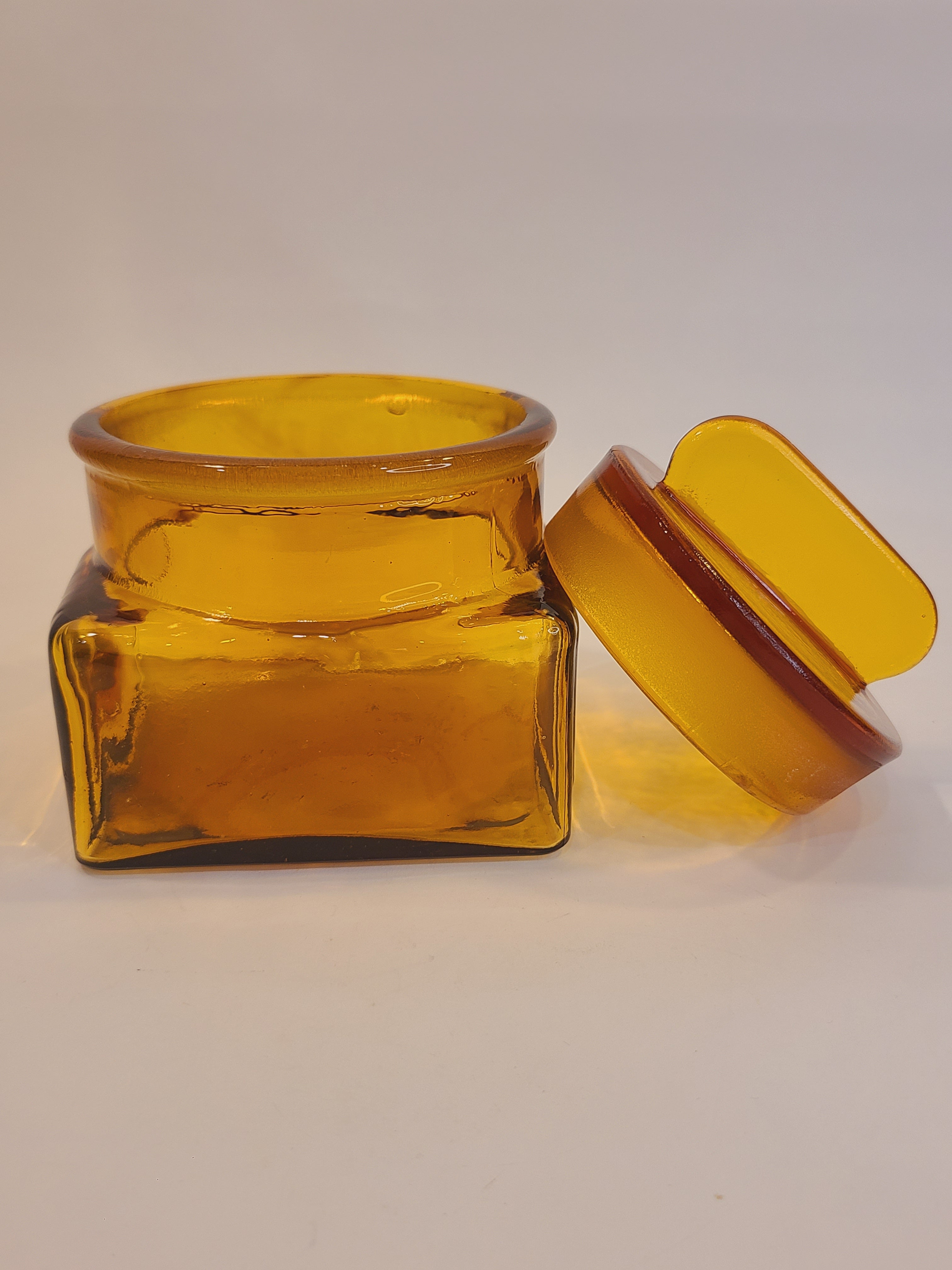 Antique Dakota Square Amber Glass Apothecary Jar 1890s with lid off