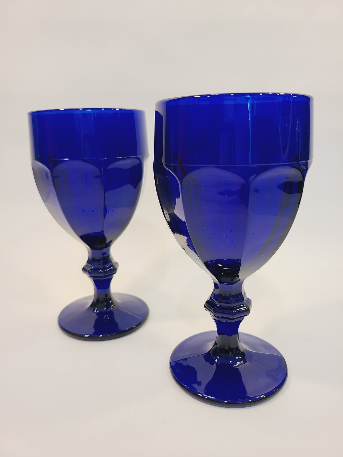 Pair of Libbey Gibraltar cobalt blue glass goblets, angular architectural form with faceted stem, vintage USA circa late 1970s–early 1980s, 6.75 inches tall